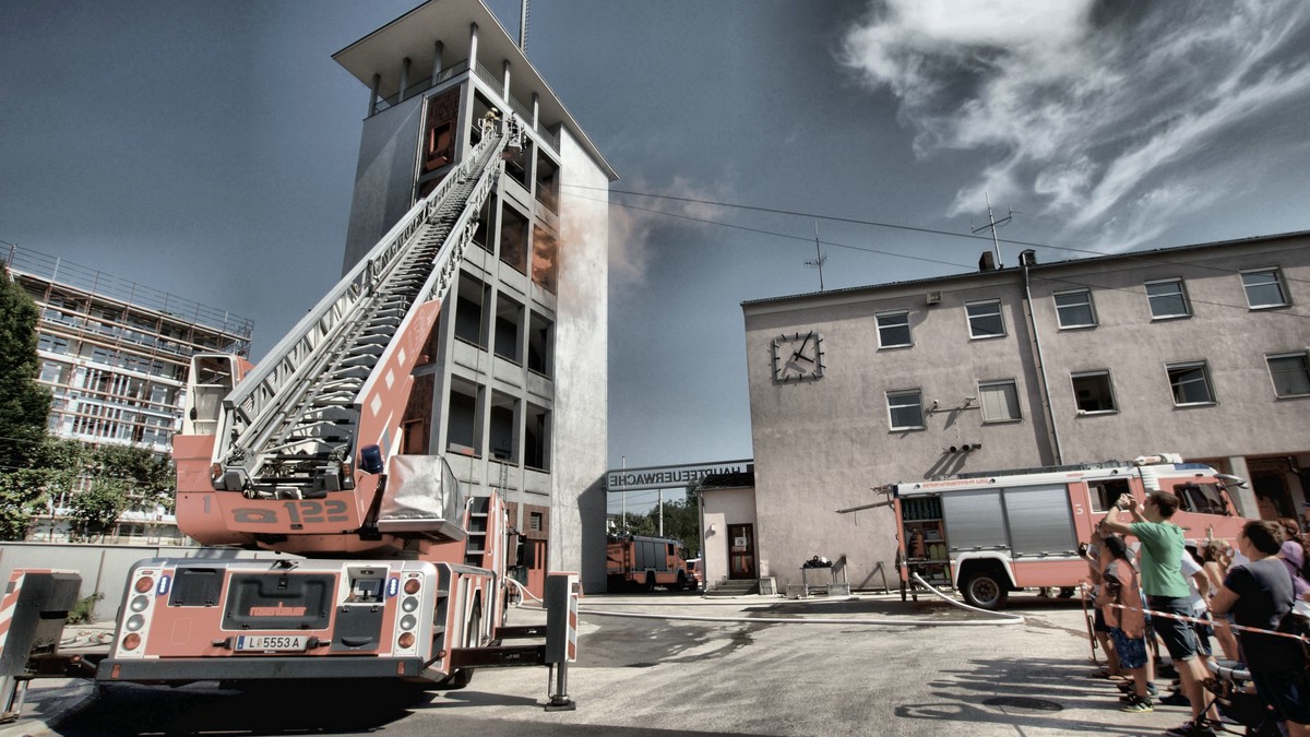 O Fotomagazin /  Tag der offenen Tr 2015 der Berufsfeuerwehr Linz